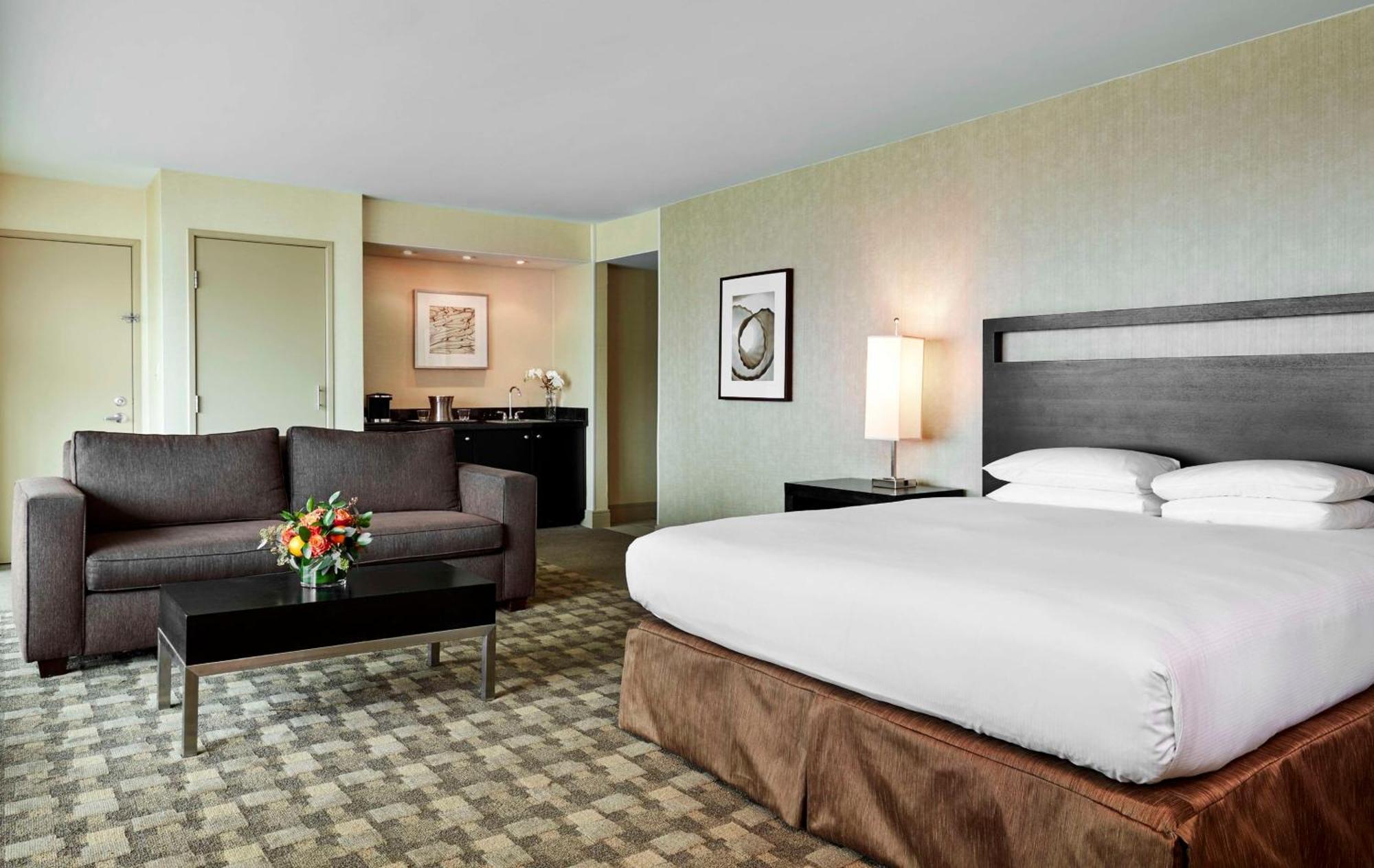 Hilton Hotel 3*