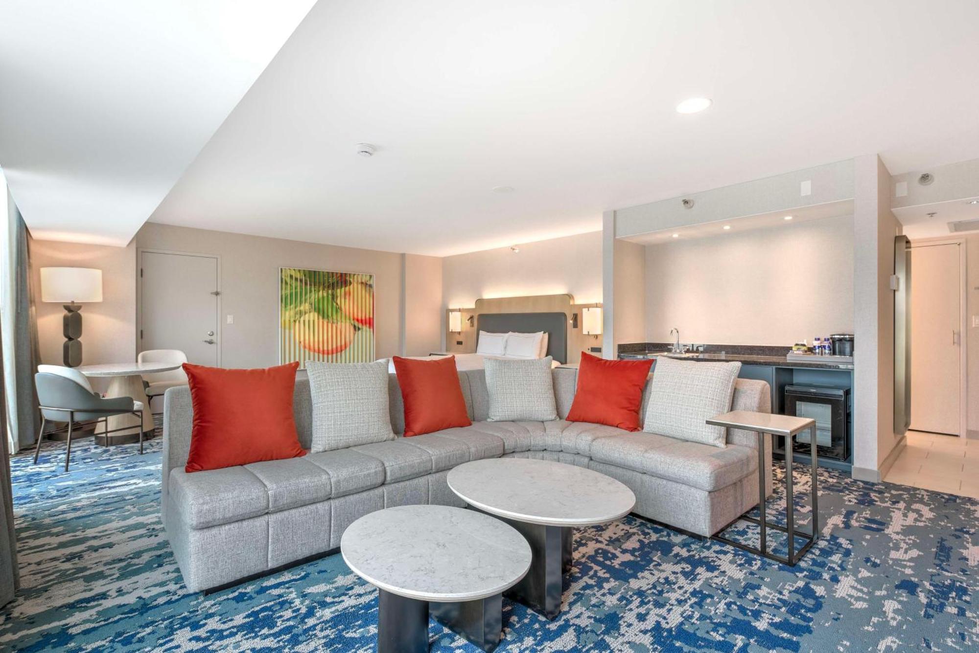 Hilton Hotel 4*