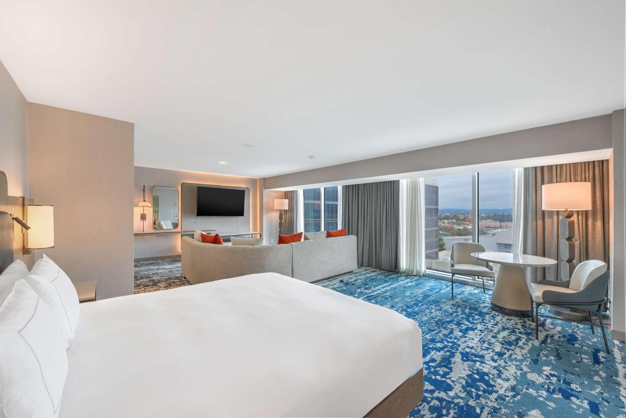 Hilton Hotel 4*
