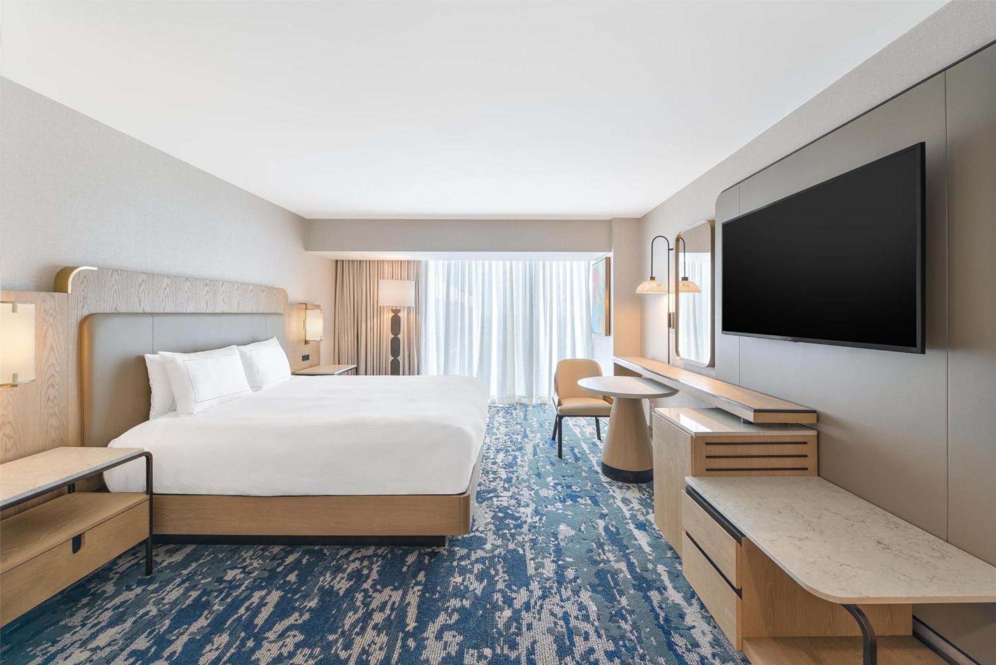 Hilton Hotel 3*